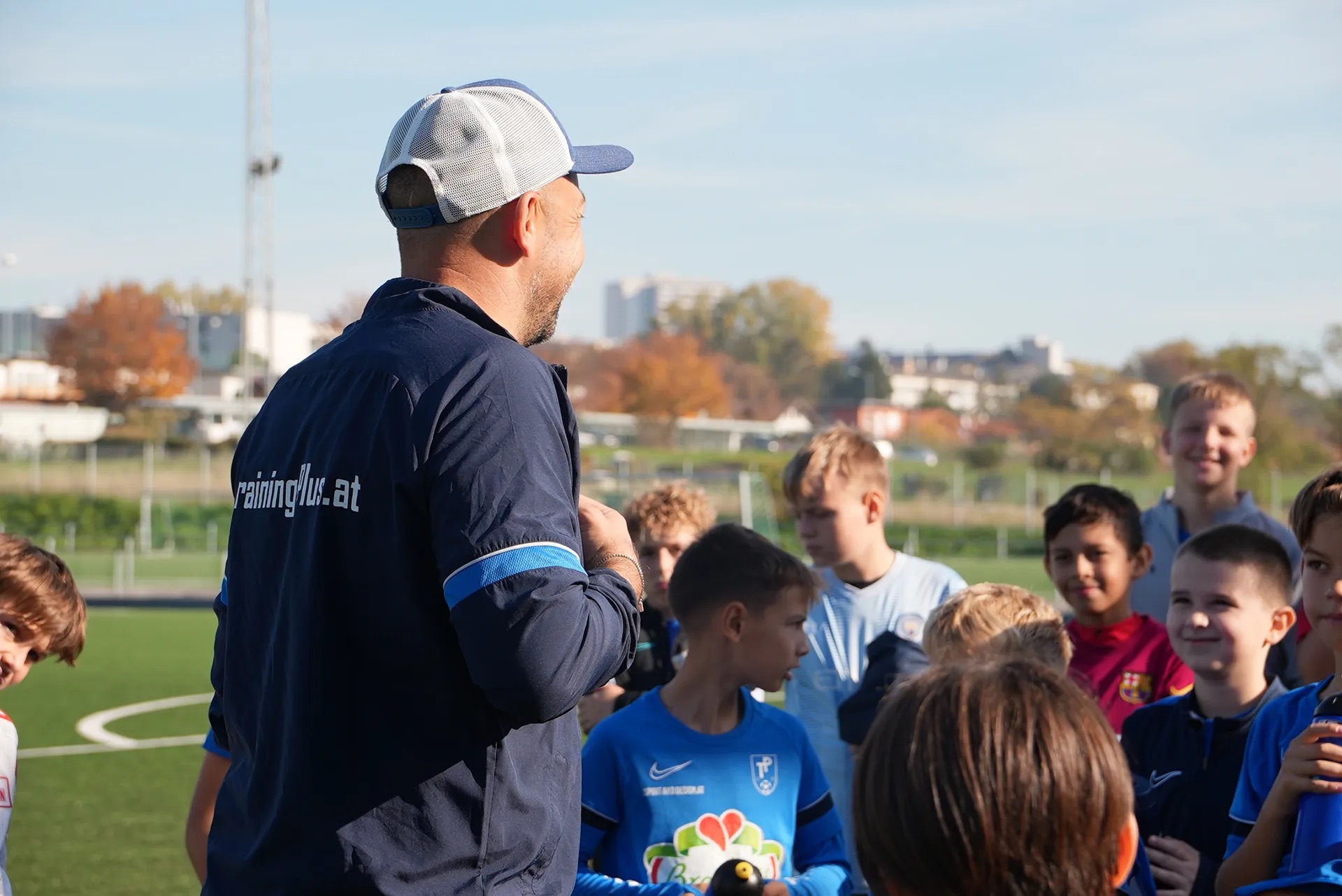Kinder beim Fußballtraining